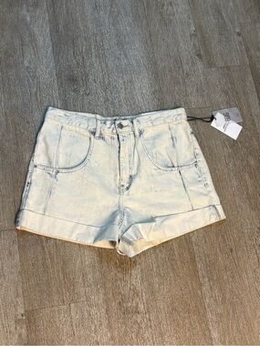 BDG HIGH RISE HEM SHORTS SIZE 31